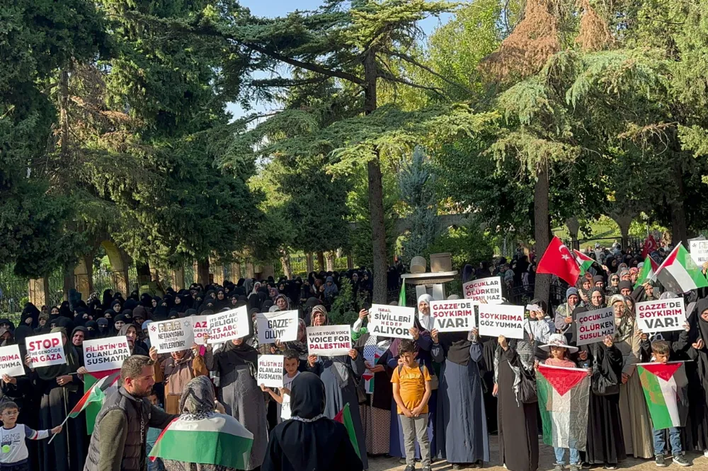 Şanlıurfalı binlerce kadın Gazzeli kadınlara destek için oturma eylemi yaptı