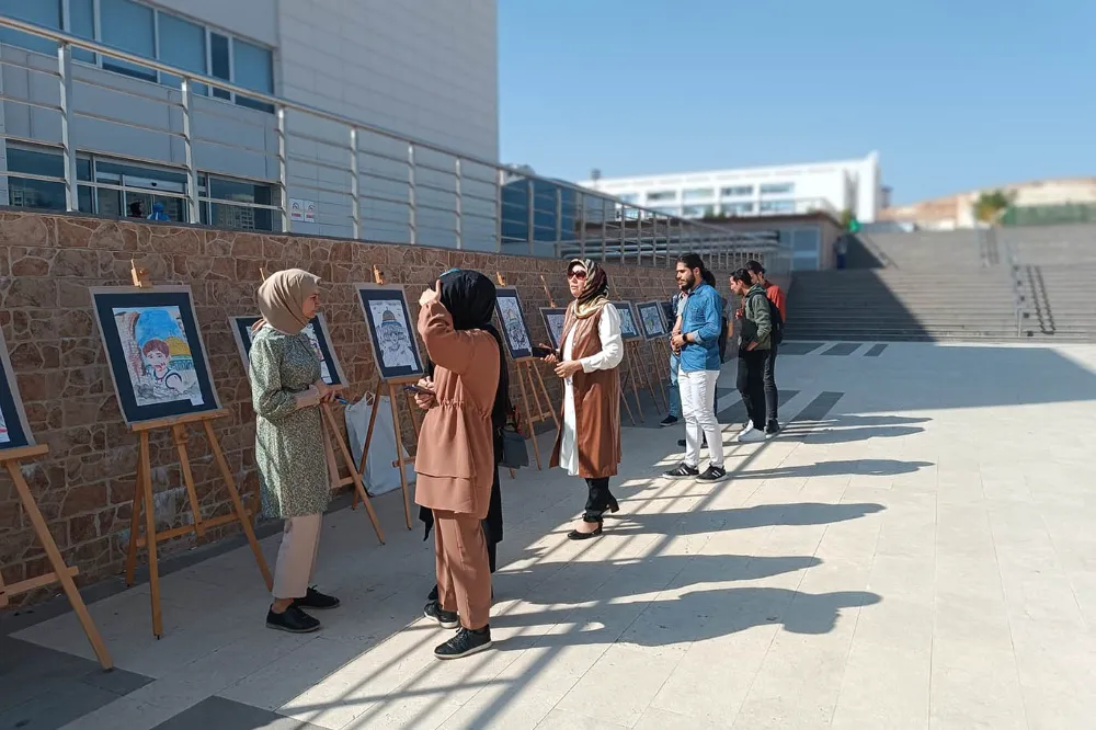 Öğrencilerin çizdiği Filistin resimleri sergilendi