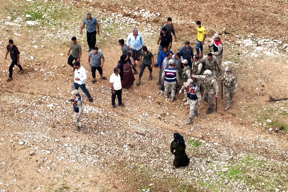 Trafoları sökmek isteyen Dicle Elektrik ekibine saldırı iddiası