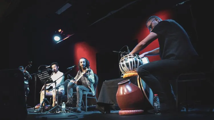 Şafak Velioğlu ile Dünya Müziğini Konuştuk