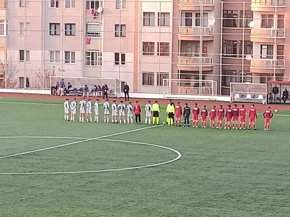 Erzurum U-18 Yaş ligi kıran kırana devam ediyor