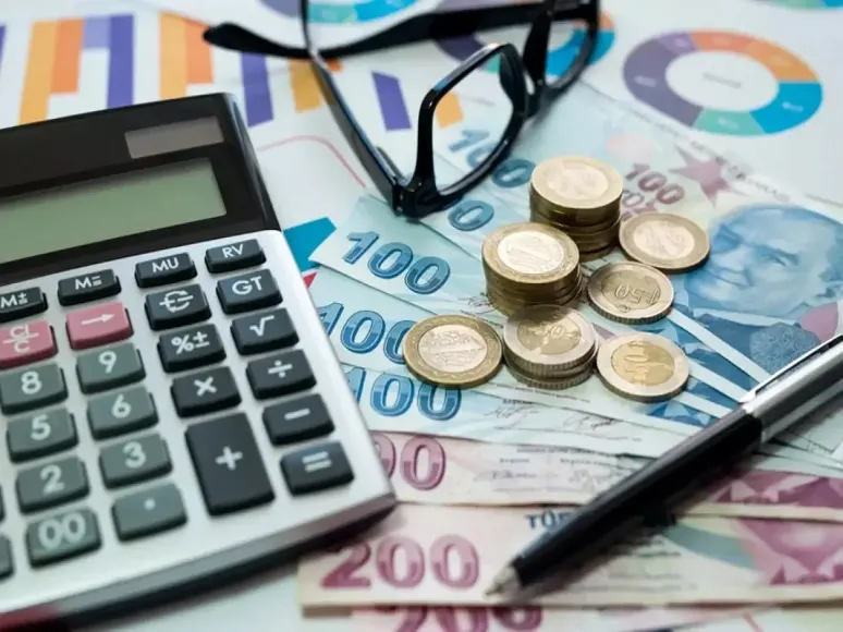 Masaya garson, pompacı, berber, kasap oturacak