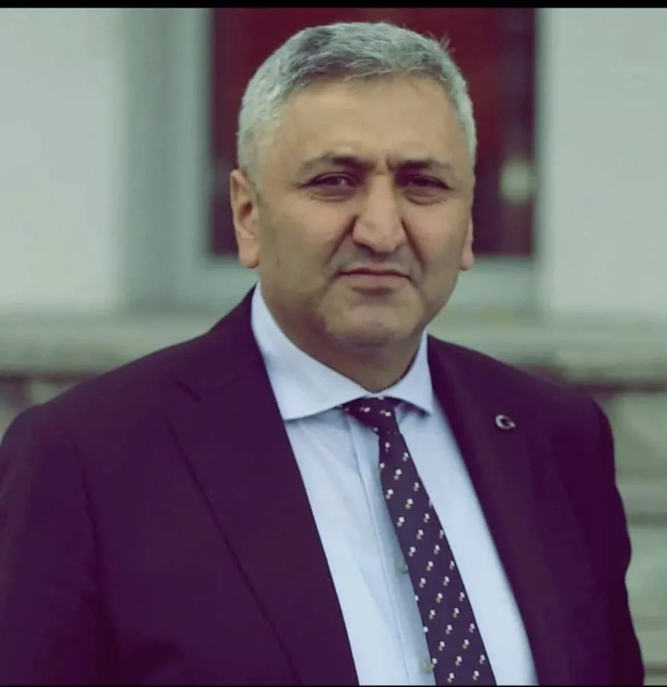 Halka hizmet etmeyi Hakka hizmet olarak gören yorulur mu?