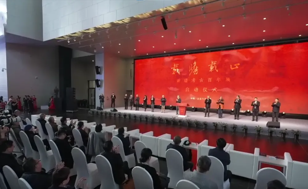 ÇİN UYGUR KİMLİĞİNİ ÇARPITARAK YOK EDİYOR