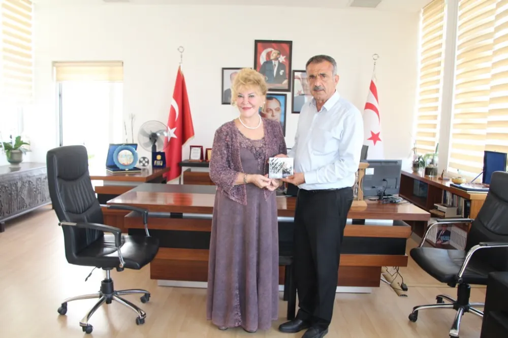 DÜNYA ÇAPINDA PİYANİST VE EĞİTİMCİ GÜLSİN ONAY BAŞKAN ULUÇAY’I ZİYARET ETTİ