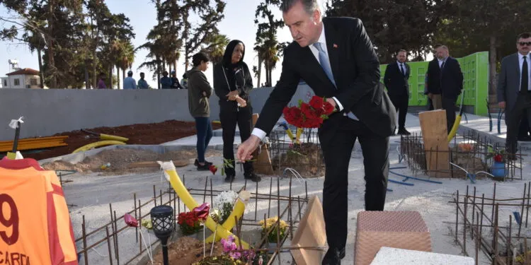 Türkiye Gençlik ve Spor Bakanı Bak Şampiyon Melekler’in mezarlarını ziyaret etti