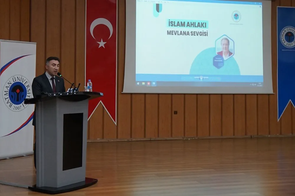Üniversite öğrencilerine Mevlana sevgisi anlatıldı