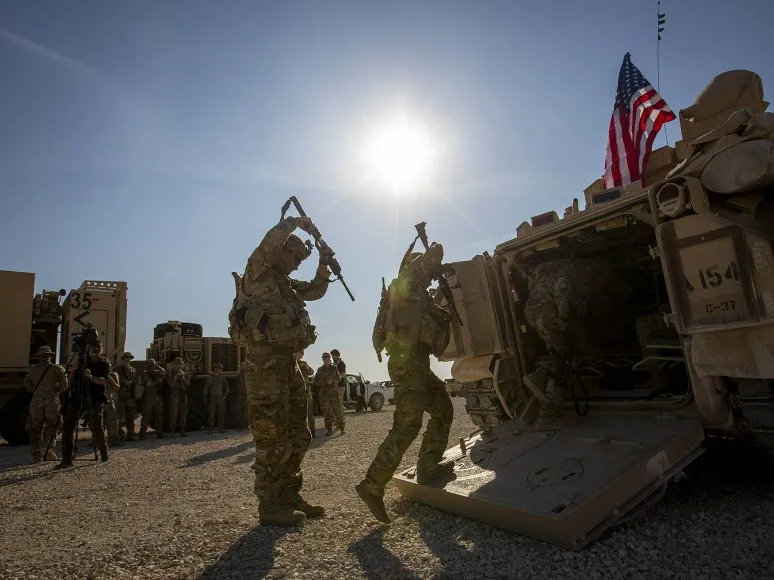 Suriye ve Irak’taki ABD üslerine üst üste saldırılar!