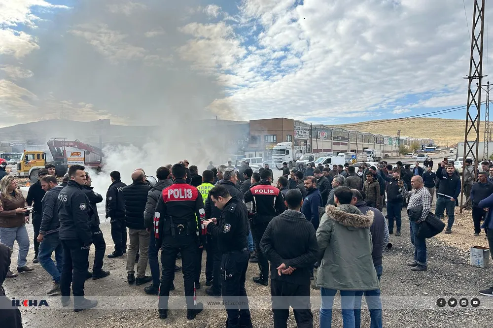 Elektrik kesintisine tepki gösteren sanayi esnafı yol kapattı