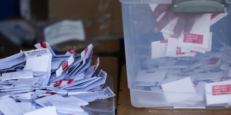Şili’de düzenlenen yeni anayasa referandumundan “hayır” çıktı