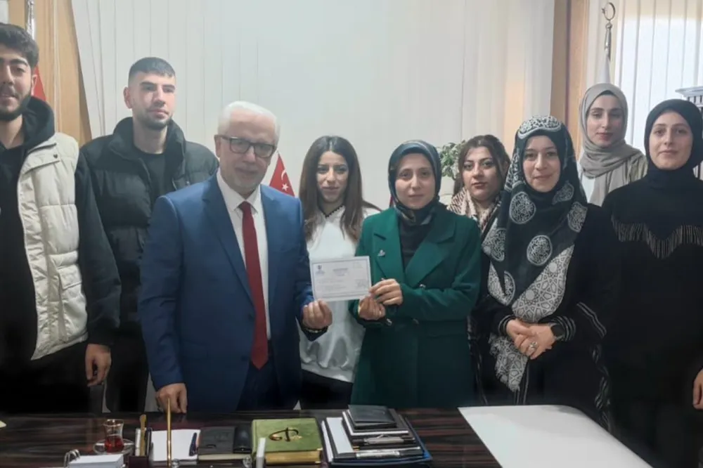 Üniversiteli öğrencilerden örnek davranış