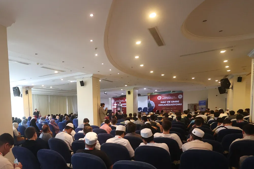 Diyanet İşleri Başkanı Erbaş, Mekke’de gençlerle bir araya geldi