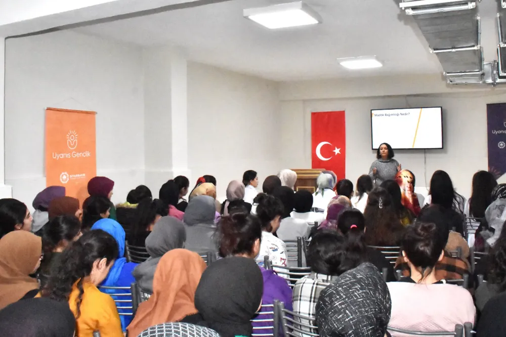 Öğrencilere “Madde Bağımlılığına Yönelik Koruyucu Önleyici” seminer