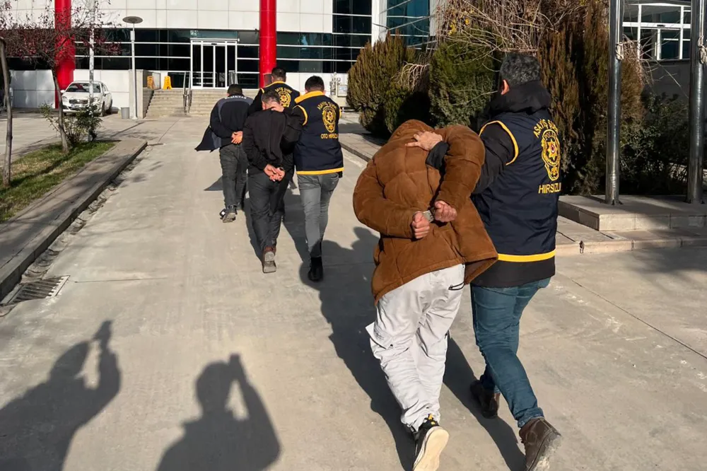 Konteynerde hırsızlık yapan şahıslar yakalandı