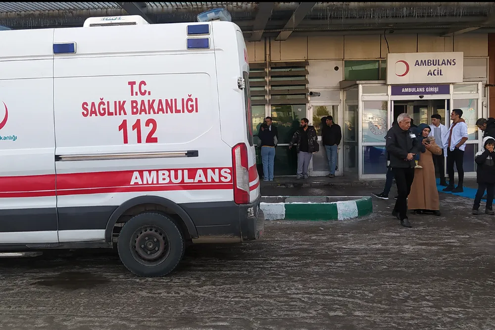 Asansör boşluğuna düşen çocuk yaralandı