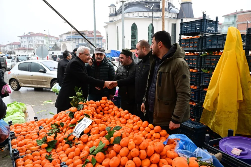 Güder, pazar esnafını ziyaret etti