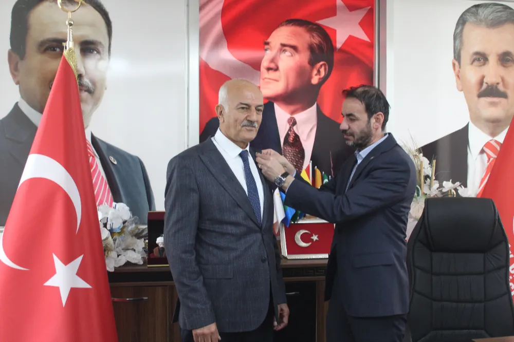 Seçim meydanlarına bir efsane daha indi