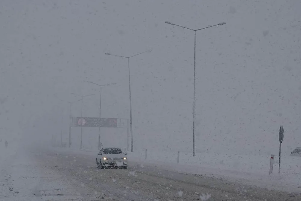 Tokat-Sivas kara yolu tır geçişine kapatıldı
