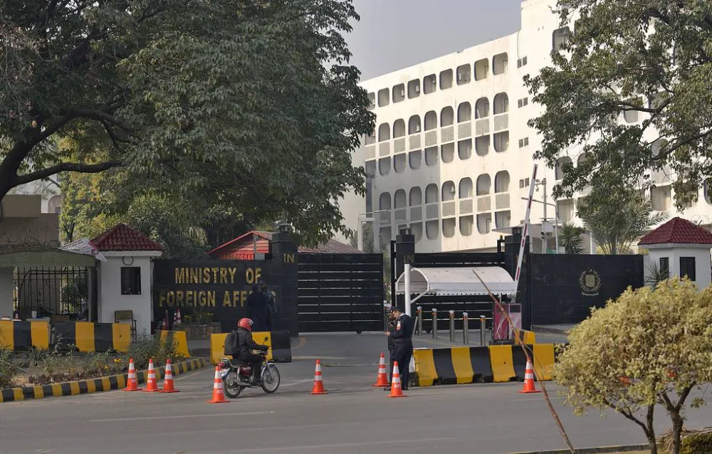 İran ve Pakistan elçileri 26 Ocak