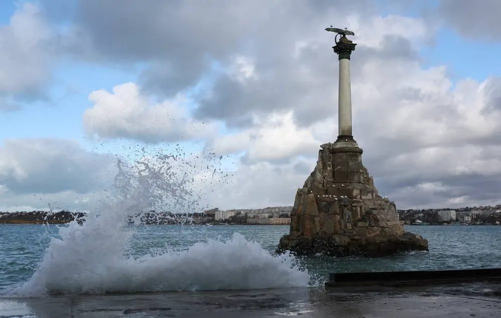 Füze, Sevastopol yakınlarında deniz üzerinde düşürüldü