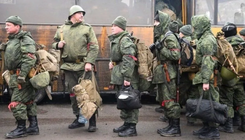 Ruslar Ukrayna’nın işgal altındaki topraklarında seferberliği yoğunlaştırıyor