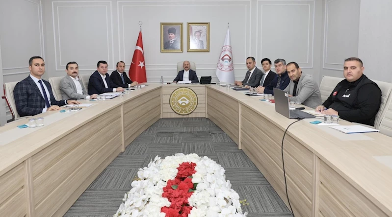 Vali Varol kaymakamlarla hizmetlerin son durumu değerlendirdi 