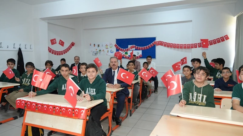 Milli Eğitim Müdürü Ali Tosun’dan 29 Ekim Cumhuriyet Bayramı mesajı 