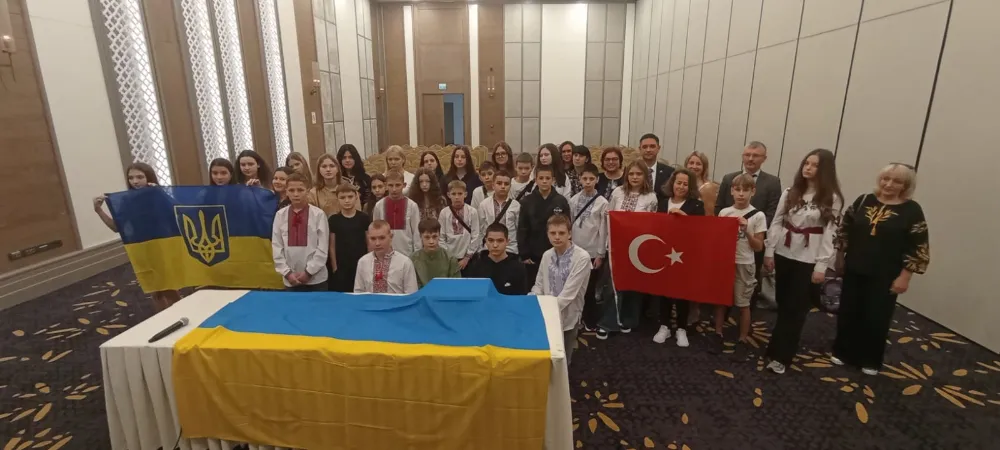 Bomba seslerinden uzakta tatil