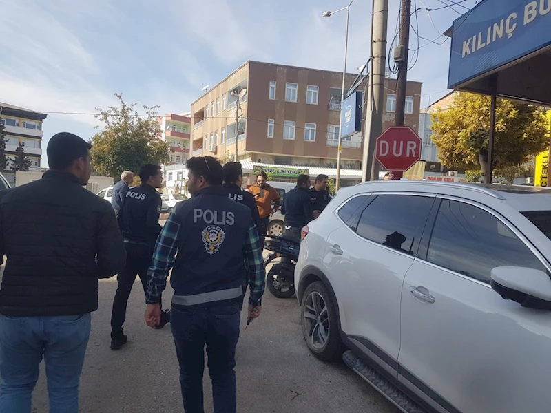 Eşine bıçakla saldırdı: Adıyaman emniyetinin hızlı müdahalesiyle olayı engelledi 