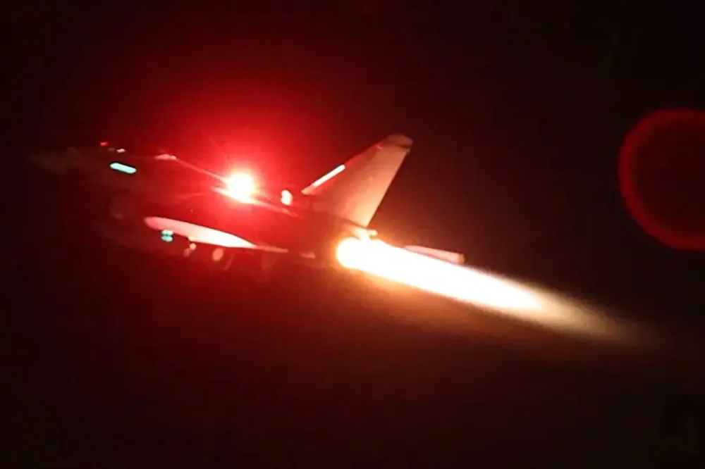 İşgalci ABD, Yemen’de 5 noktaya saldırdı