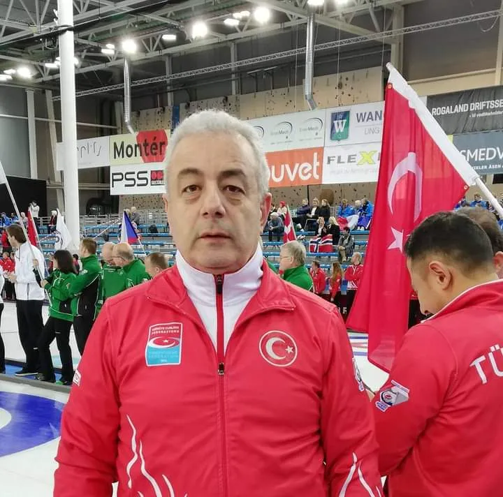 Azamet Üst; duaya el açmak umut etmek değil midir?