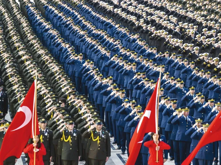 Türk subayı devletin temelini korumakla sorumludur