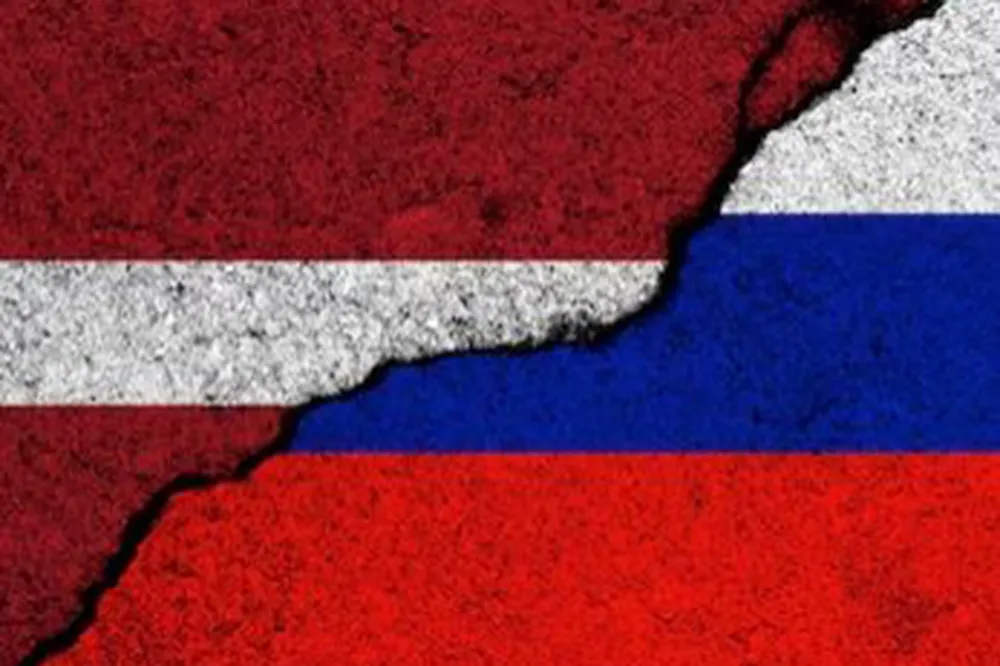 Rus diplomat Letonya