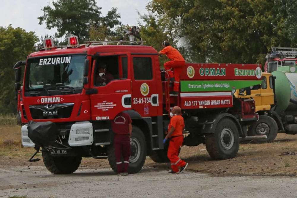 Fabrika işçilerinin kaldığı yatakhanede yangın