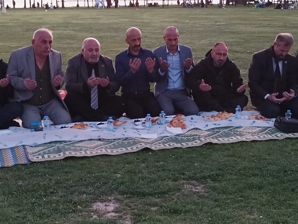 DOĞU TÜRKİSTAN VE FİLİSTİN İÇİN KAYGI DURUŞUNDA BULUNDULAR!