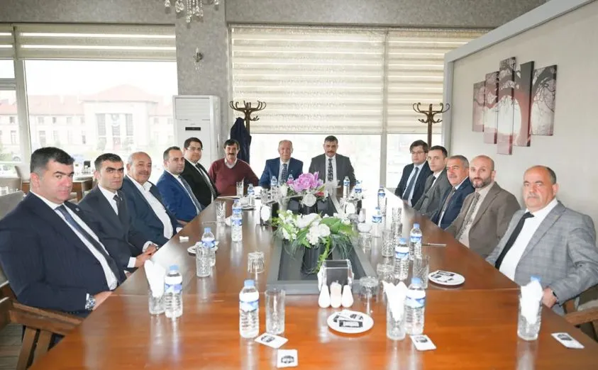 Erzurum Valisi Çiftçi Esnaflarla görüştü