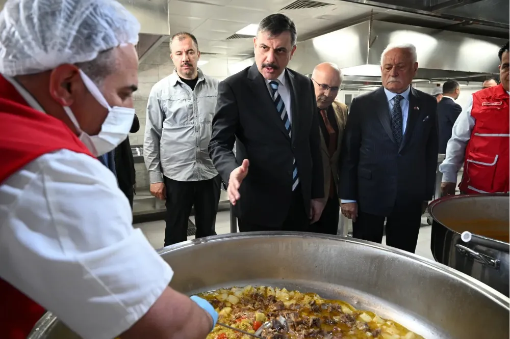 Vali Çiftçi’den Erzurum Kızılay’a ziyaret