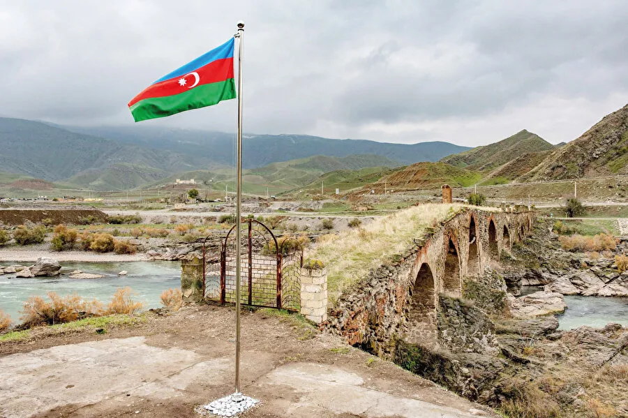 İran’ın hep sakladığı “Güney Azerbaycan” küresi artık kırıldı