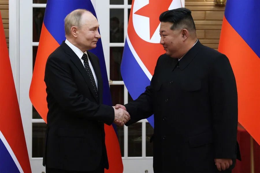 Putin ve Kim Jong-un kapalı görüşmelere çekildi