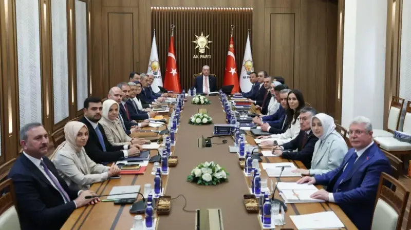 AK Partide il başkanlarından başlayan değişim…