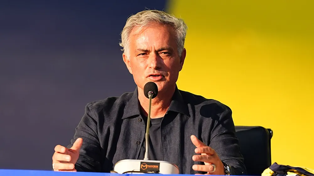 Mourinho’dan Fenerbahçe taraftarına ilk mesaj: “Sizin hayalleriniz benim hayallerim”