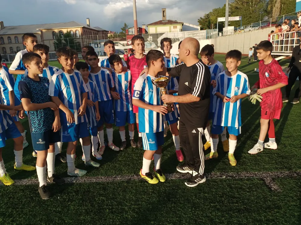 SERKANDAŞ SİGORTA U-13 YAŞ GRUBUNDA ŞAMPİYON ERZURUM SPOR FK