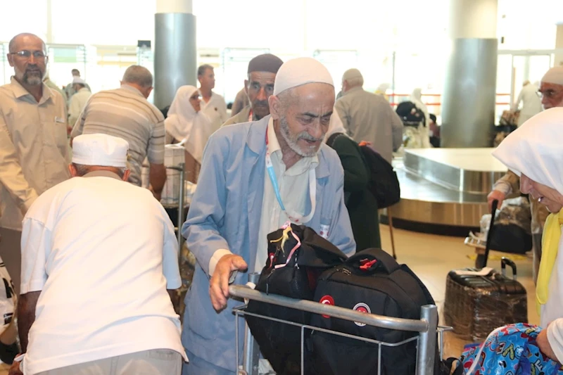 Kutsal topraklara giden hacılar yurda döndü 