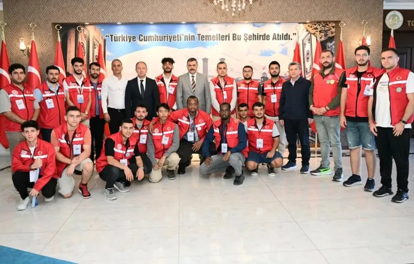 Vali Çiftçiden Bir Damla Gönüllülerine kabul