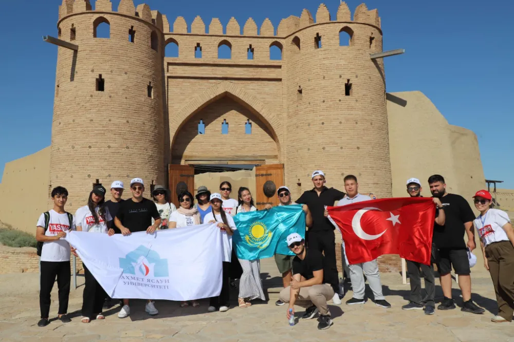 AHMET YESEVİ ÜNİVERSİTESİNDE KKTC ÖĞRENCİLERİ İÇİN YAZ OKULU DÜZENLENDİ