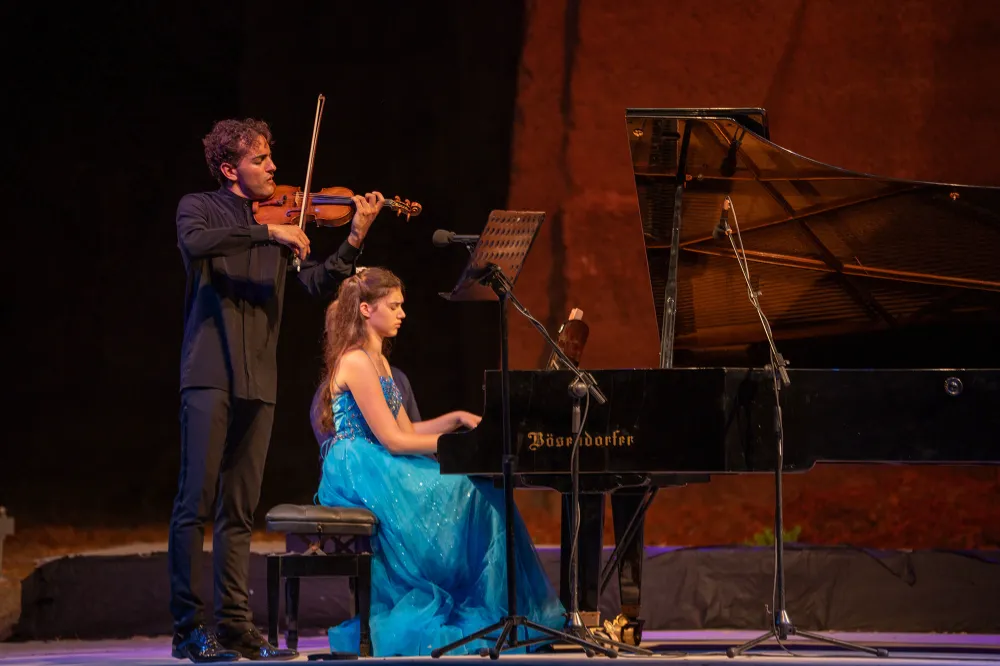 İlyun Bürkev ve Elvin Hoxha’ya Gümüşlük’te alkış yağmuru