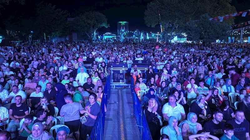 Uygur Kardeşler, Ağustos Fuarı