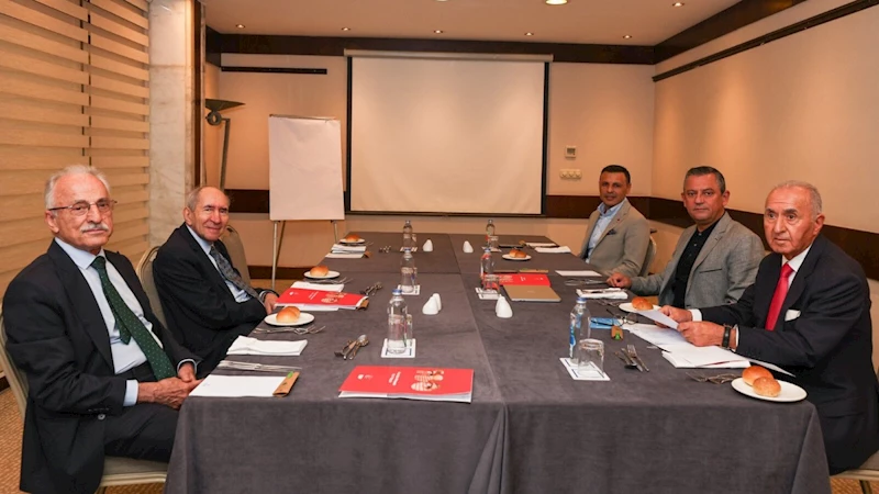 CHP lideri Özel, Önceki Genel Başkanlar Öymen, Çetin ve Karayalçın ile bir araya geldi 