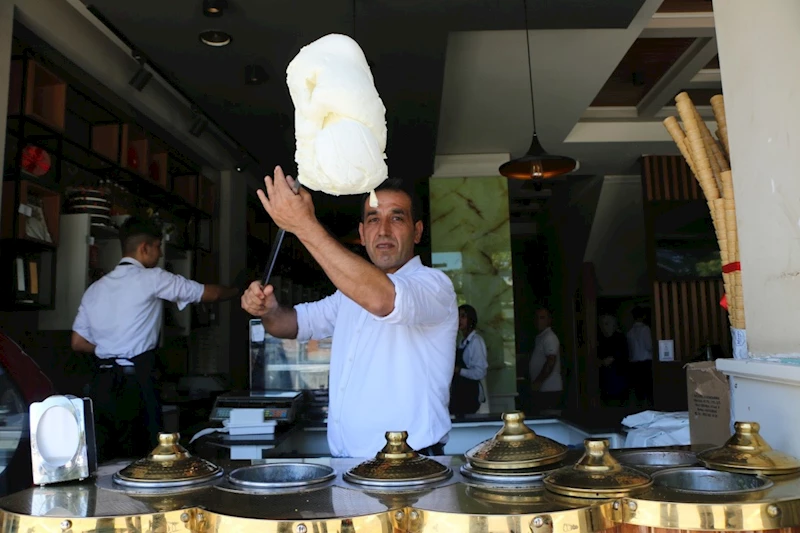 Adıyaman’da sıcaklar 45 dereceyi buldu, dondurmacılara akın yaşandı  - Videolu Haber