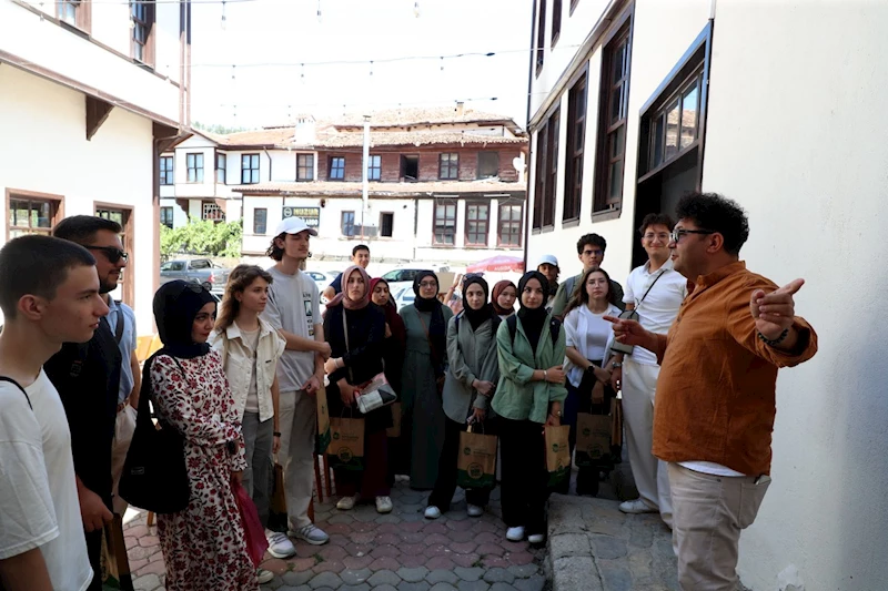 Genç Atölye’ye tarih kokan sokaklarda veda 